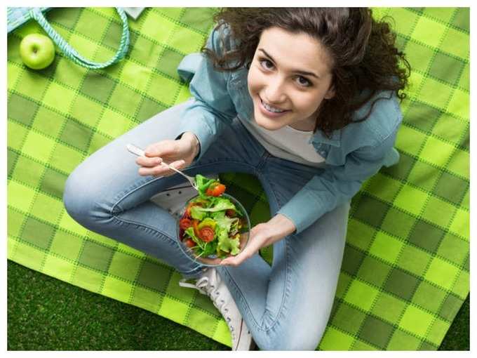 women eating