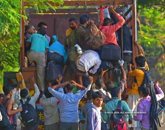 സ്വപ്നങ്ങൾ എല്ലാം ഉപേക്ഷിച്ച് അവർ നാട്ടിലേക്ക്