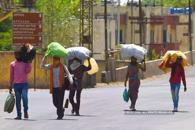 സ്വപ്നങ്ങൾ എല്ലാം ഉപേക്ഷിച്ച് അവർ നാട്ടിലേക്ക്