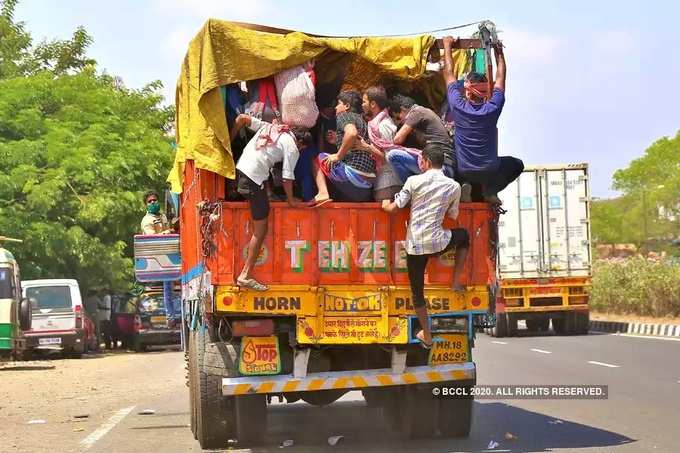 സ്വപ്നങ്ങൾ എല്ലാം ഉപേക്ഷിച്ച് അവർ നാട്ടിലേക്ക്