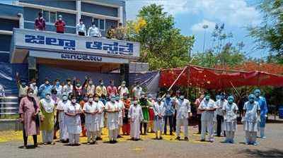 ವಾರಿಯರ್ಸ್‌ಗೆ ಹೂಮಳೆ ಅಭಿನಂದನೆ ಚಪ್ಪಾಳೆ