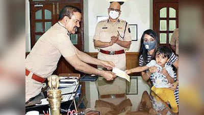 कोरोनाः पैनकेक बेचकर जुटाए पैसे, 3 साल के कबीर ने मुंबई पुलिस को दान किए 50 हजार