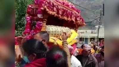 चारधाम यात्रा: बदरीनाथ मंदिर के लिए रवाना हुई तेल कलश यात्रा, 15 मई को खुलेंगे कपाट