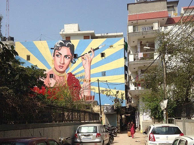 दिल्ली में ऐक्ट्रेस नादिरा की पेंटिंग 
