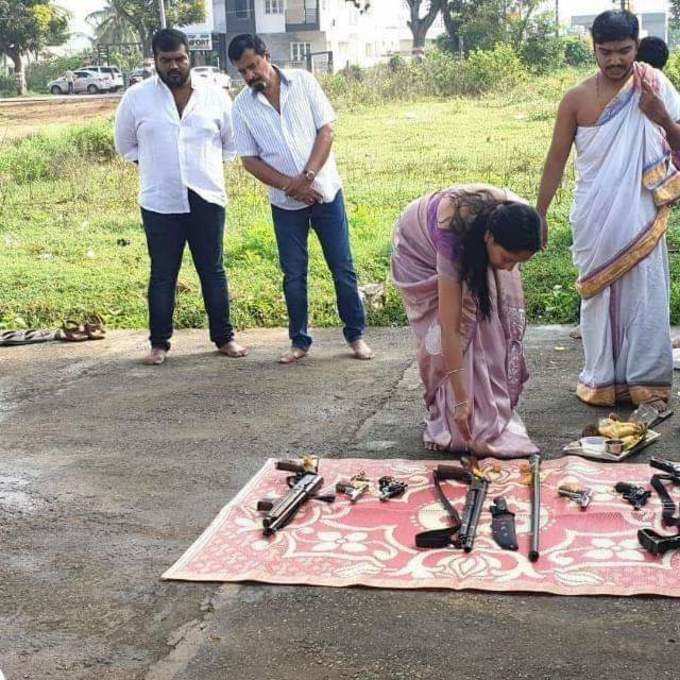 ಗನ್‌ಗಳಿಗೆ ಪೂಜೆ!