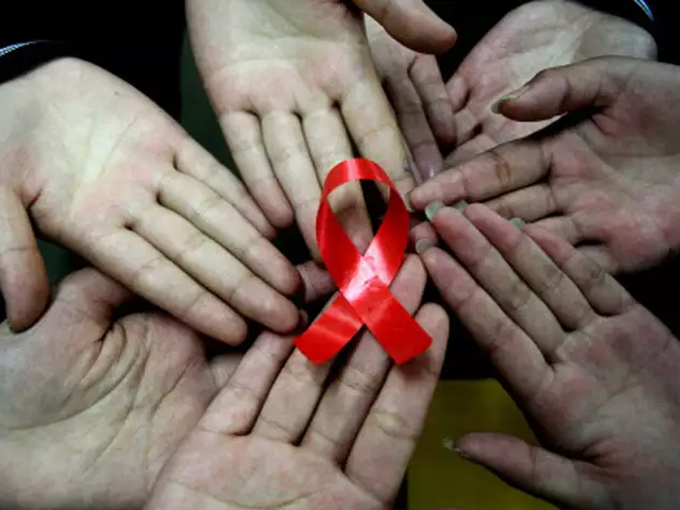 HIV: कनाडाई केबिन क्रू पर विवाद
