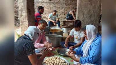 इस मुहल्ले ने उठाई 800 मजदूरों की उठाई जिम्मेदारी, हो रही तारीफ