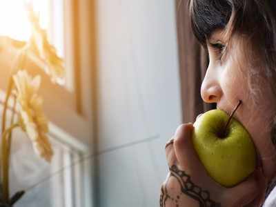 दस्‍त और कब्‍ज दोनों का इलाज है सेब, लेकिन जान लीजिए खाने का तरीका