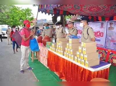 విజయవాడ పోలీసుల మంచి మనసు.. వలస కూలీల కోసం