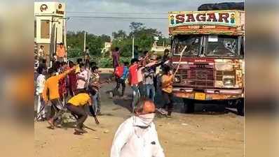 अहमदाबाद में घर वापसी के लिए सड़क पर उतरे मजदूर, पुलिस ने जमकर पीटा, आंसूगैस के गोले दागे