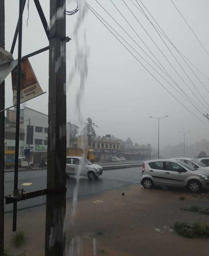 ಬೆಳ್ಳಂಬೆಳಗ್ಗೆ ಸುರಿದ ಭಾರೀ ಮಳೆ