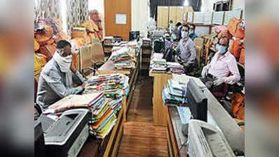 केन्द्र सरकार ने अपने 50 प्रतिशत कनिष्ठ कर्मचारियों से कार्यालय आने को कहा