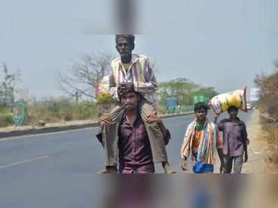 পরিযায়ীদের জন্য খাবারের ব্যবস্থা সিপিএমের