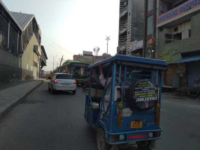 फायदे के लिए नियम तोड़ रहे ई रिक्‍शा वाले