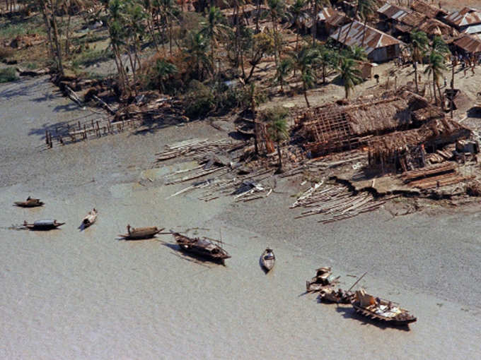 ​1970: बांग्लादेश में उठा भोला तूफान, 3 लाख जान गईं