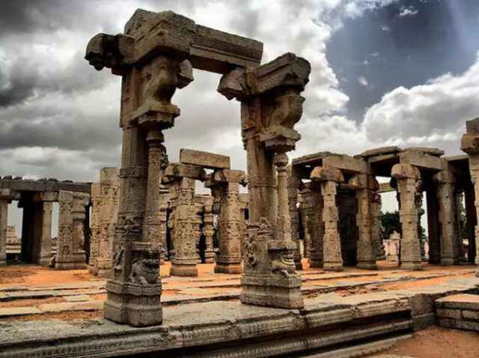 Hanging Pillar Temple