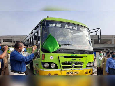 ಬೆಳಗಾವಿಯಲ್ಲಿ ಪ್ರಯಾಣಿಕರಿಗೆ ಸಿಹಿ ಹಂಚಿ ಬಸ್ ಸಂಚಾರಕ್ಕೆ ಚಾಲನೆ