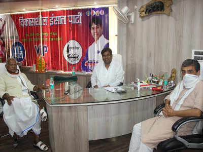 बिहार चुनाव से पहले महागठबंधन में दरार! कुशवाहा, मांझी और सहनी की बैठक में आरजेडी-कांग्रेस को न्योता तक नहीं