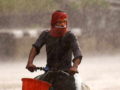 दिल्ली-यूपी में अम्फान तूफान का असर नहीं, वेस्टर्न डिस्टर्बेंस से शुक्रवार को बारिश