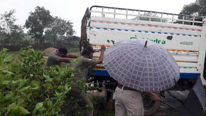 सुपर साइक्लोन अम्फान ओडिशा के तट से टकराने से पहले ही अपना असर दिखाने लगा है।