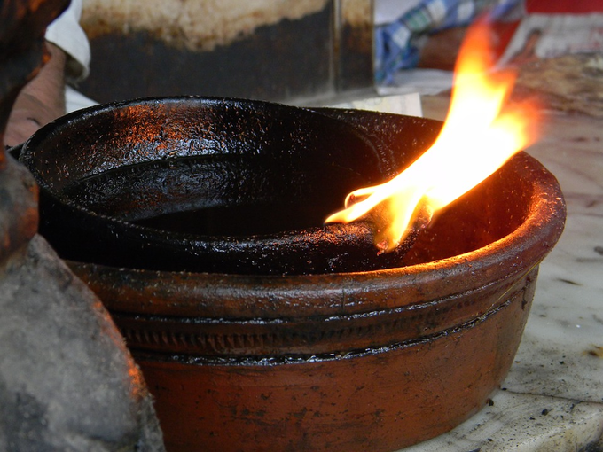 ​ಎಳ್ಳೆಣ್ಣೆಯ ದೀಪವನ್ನು ಹಚ್ಚಿರಿ