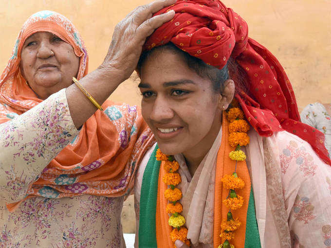 बबिताने एक व्यंगचित्र केले पोस्ट...