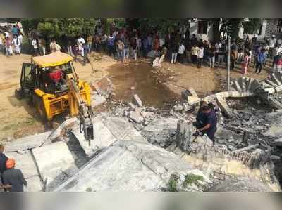 ગોતાના વસંતનગરમાં 23 વર્ષ જૂની પાણીની જર્જરિત ટાંકી ધડાકાભેર તૂટી પડી 