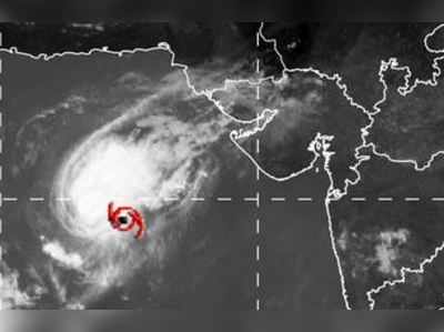 Maha Cyclone: વેરાવળથી 720km દૂર વાવાઝોડું, દરિયાકાંઠાના વિસ્તારોમાં યલો એલર્ટ જાહેર 