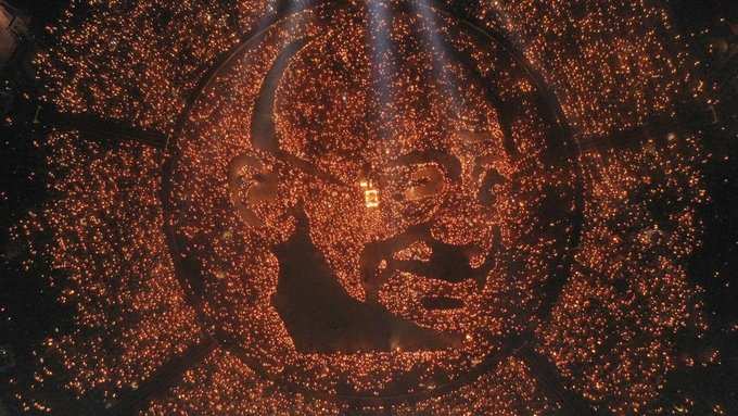 ગાંધીનગરઃ આઠમની મહાઆરતીમાં 30 હજાર દીવડાથી ગાંધીજીની પ્રતિકૃતિ બનાવાઈ