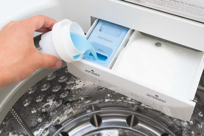 Putting softner to washing machine