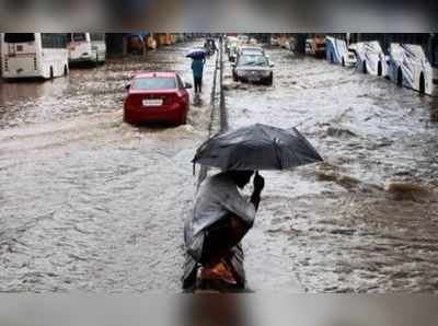 મુંબઈમાં ધોધમાર વરસાદ પડતા અનેક સ્થળો પાણીમાં ગરકાવ, રેડ એલર્ટ જાહેર 
