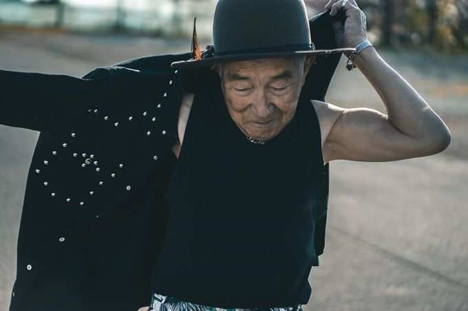 પૌત્રના કપડા પહેરીને સ્ટાર બની ગયા 84 વર્ષના દાદા, Swagમાં રણવીરને પણ આપે છે ટક્કર!