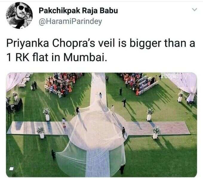 1RK જેવું છે આઉટફીટ!