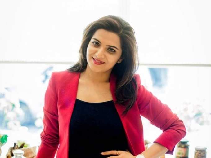 dhivyadharshini