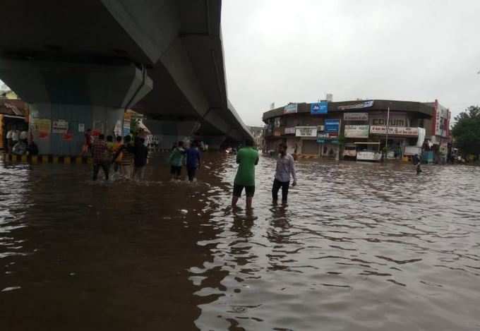 Pics: જુઓ, 5 કલાક પડેલા ધમધોકાર વરસાદે અમદાવાદના શું હાલ કર્યા