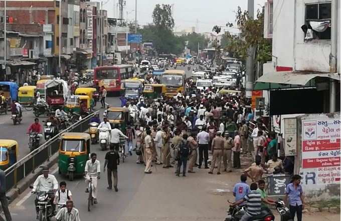 અમદાવાદમાં આજે પણ ડિમોલિશન યથાવત, પશ્ચિમ ઉપરાંત પૂર્વમાં પણ દબાણો હટાવાયા