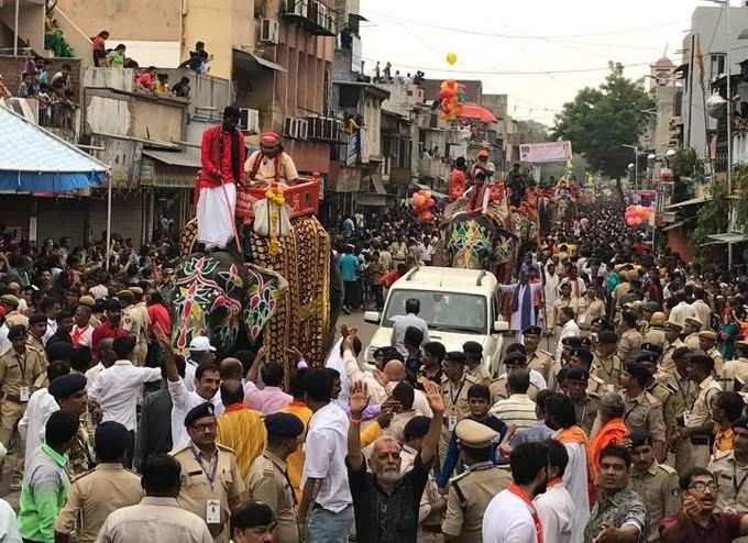 12ઃ10PM: ભગવાનના રથ પાંચકુવા પહોંચ્યા