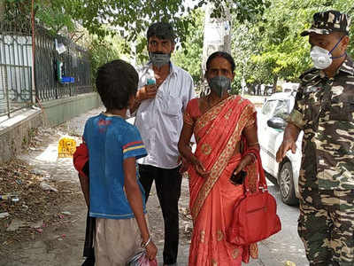 लॉकडाउन में रिश्तेदार ने बच्चे को निकाला, इन अफसरों ने पटना से दिल्ली भेजे मां-बाप