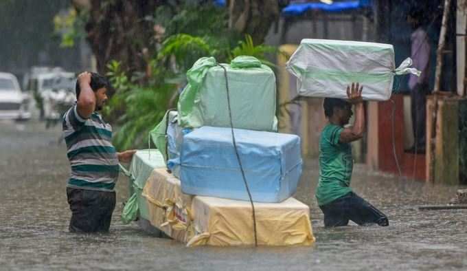 મુંબઈમાં ત્રણ દિવસથી નોન-સ્ટોપ વરસાદ, જુઓ મેઘતાંડવની 65 તસવીરો