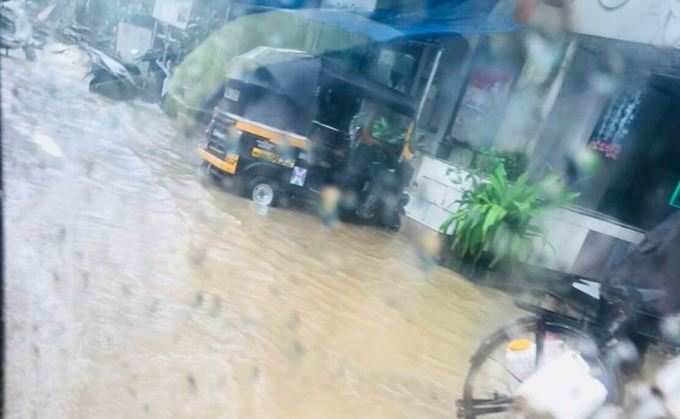મુંબઈમાં એક જ દિવસમાં 9 ઈંચ જેટલા ભારે વરસાદથી શહેર આખું પાણી-પાણી