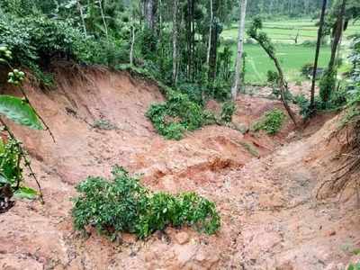 ಚಿಕ್ಕಮಗಳೂರು: ಗುಡ್ಡ ಕುಸಿತ, ಗ್ರಾಮಸ್ಥರಲ್ಲಿ ಆತಂಕ