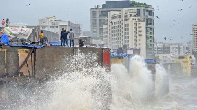 મુંબઈમાં રવિવારે પણ પડ્યો આવો ધમધોકાર વરસાદ, અમદાવાદ હજુય કોરું