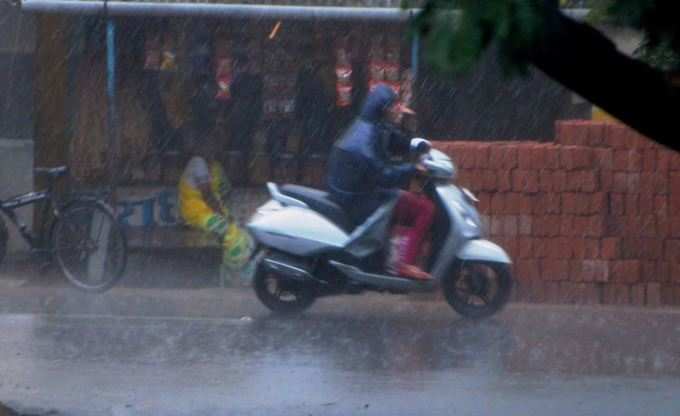 મુંબઈમાં ધોધમાર વરસાદ, Pics જોઈ અમદાવાદની ગરમી ભૂલી જશો