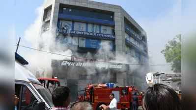સુરતઃ શોરુમમાં લાગી આગ, હોસ્પિટલમાંથી ફસાયેલાઓને બહાર કઢાયા
