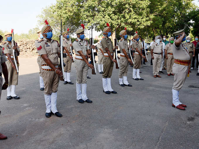 राजकीय सम्मान, मंत्री और पूर्व खिलाड़ी भी मौजूद