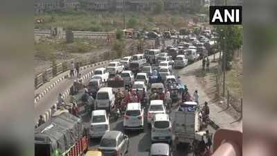 Covid-19: गाजियाबाद-दिल्ली बॉर्डर हुआ सील, लगा लंबा ट्रैफिक जाम, पुलिस चेक कर रही पास