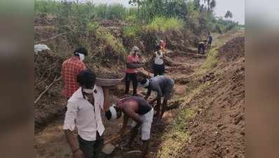 ಕಾಯಕ ಮಿತ್ರ ನರೇಗಾ ಕಾರ್ಮಿಕನ ಹತ್ರ