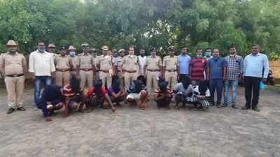 ಹೆದ್ದಾರಿಯಲ್ಲಿ ದರೋಡೆ, ಆರೋಪಿಗಳ ಬಂಧನ