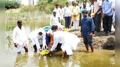 ಚಿಕ್ಕ ಆಸಂಗಿ ಕೆರೆಗೆ ಬಾಗಿನ