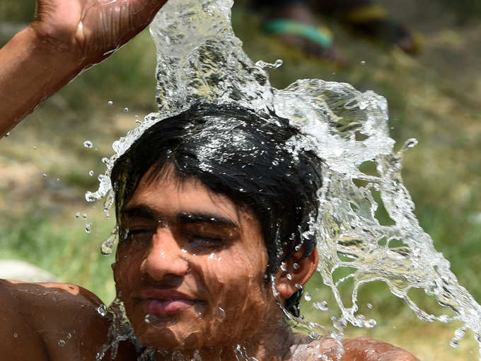 राजधानी दिल्ली में पारा 47 के पार, गर्मी ने किया बुरा हाल